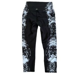 Alo Yoga High Waisted Floral Capri Leggings